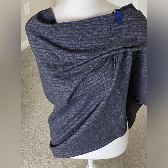 EUC Lululemon Vinyasa Infinity Button Snap Wrap Scarf in Blue and Gray Striped - Picture 10 of 16
